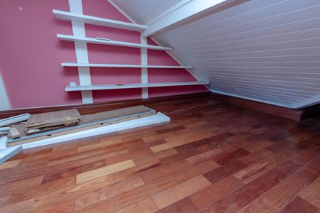 Casa de condomínio à venda com 452m², 4 quartos e 3 vagas Casa de condomínio à venda com 452m², 4 quartos e 3 vagasSotão