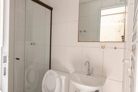 Casa de condomínio à venda com 452m², 4 quartos e 3 vagas Casa de condomínio à venda com 452m², 4 quartos e 3 vagasBanheiro de Serviço