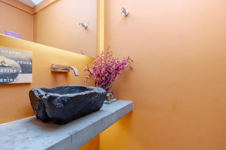 Casa de condomínio à venda com 452m², 4 quartos e 3 vagas Casa de condomínio à venda com 452m², 4 quartos e 3 vagasLavabo