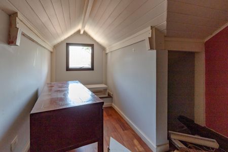 Casa de condomínio à venda com 452m², 4 quartos e 3 vagas Casa de condomínio à venda com 452m², 4 quartos e 3 vagasSotão