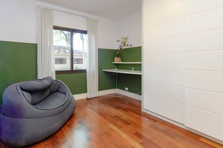 Casa de condomínio à venda com 452m², 4 quartos e 3 vagas Casa de condomínio à venda com 452m², 4 quartos e 3 vagasSuíte 4