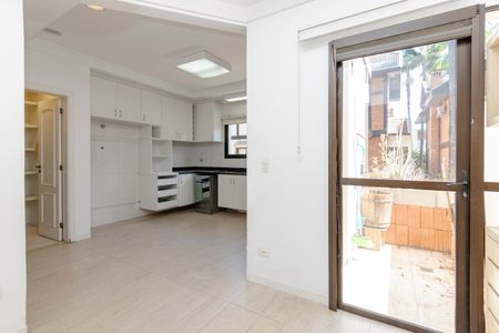 Casa de condomínio à venda com 452m², 4 quartos e 3 vagas Casa de condomínio à venda com 452m², 4 quartos e 3 vagasCozinha