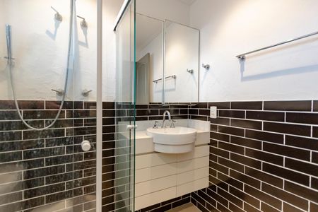 Casa de condomínio à venda com 452m², 4 quartos e 3 vagas Casa de condomínio à venda com 452m², 4 quartos e 3 vagasBanheiro da Suíte 3