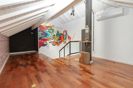 Casa de condomínio à venda com 452m², 4 quartos e 3 vagas Casa de condomínio à venda com 452m², 4 quartos e 3 vagasSotão