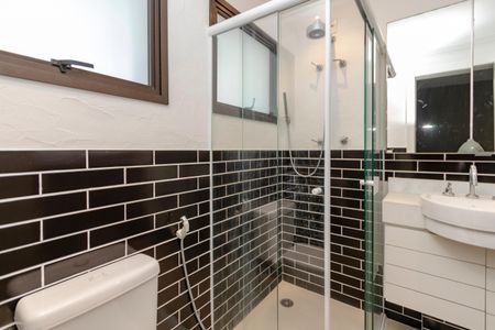 Casa de condomínio à venda com 452m², 4 quartos e 3 vagas Casa de condomínio à venda com 452m², 4 quartos e 3 vagasBanheiro da Suíte 3