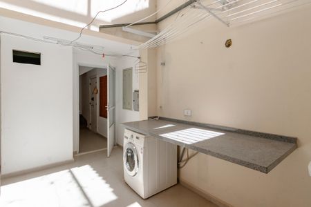 Casa de condomínio à venda com 452m², 4 quartos e 3 vagas Casa de condomínio à venda com 452m², 4 quartos e 3 vagasÁrea de Serviço