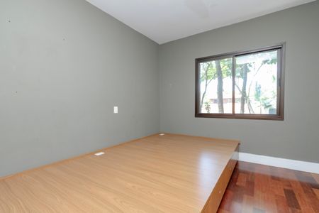 Casa de condomínio à venda com 452m², 4 quartos e 3 vagas Casa de condomínio à venda com 452m², 4 quartos e 3 vagasSuíte 3