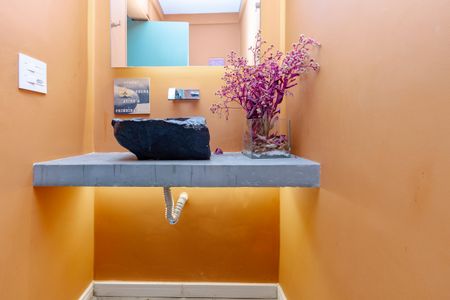 Casa de condomínio à venda com 452m², 4 quartos e 3 vagas Casa de condomínio à venda com 452m², 4 quartos e 3 vagasLavabo