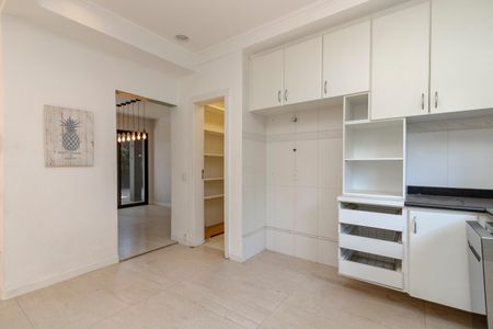 Casa de condomínio à venda com 452m², 4 quartos e 3 vagas Casa de condomínio à venda com 452m², 4 quartos e 3 vagasCozinha