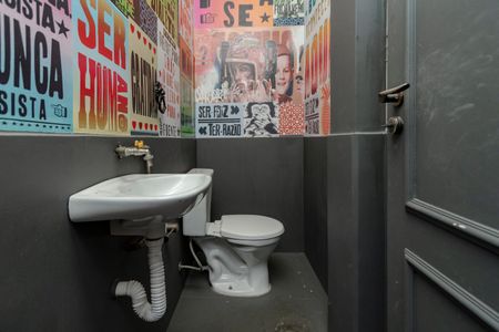 Casa de condomínio à venda com 452m², 4 quartos e 3 vagas Casa de condomínio à venda com 452m², 4 quartos e 3 vagasLavabo Sotão