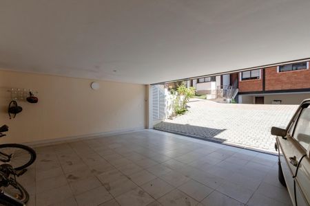 Casa de condomínio à venda com 452m², 4 quartos e 3 vagas Casa de condomínio à venda com 452m², 4 quartos e 3 vagasGaragem