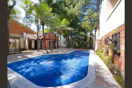 Casa de condomínio à venda com 452m², 4 quartos e 3 vagasÁrea Comum - Piscina