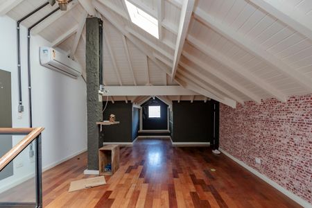 Casa de condomínio à venda com 452m², 4 quartos e 3 vagas Casa de condomínio à venda com 452m², 4 quartos e 3 vagasSotão