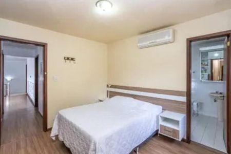 Casa para alugar com 300m², 3 quartos e 3 vagas Casa para alugar com 300m², 3 quartos e 3 vagasQuarto 1