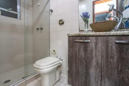 Casa para alugar com 300m², 3 quartos e 3 vagas Casa para alugar com 300m², 3 quartos e 3 vagasBanheiro 1