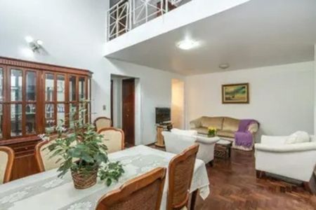 Casa para alugar com 300m², 3 quartos e 3 vagas Casa para alugar com 300m², 3 quartos e 3 vagasSala
