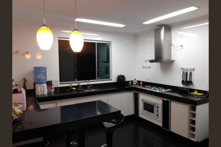 Casa de condomínio à venda com 350m², 5 quartos e 2 vagasCozinha