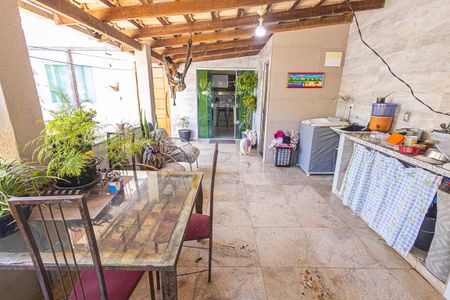 Casa à venda com 200m², 3 quartos e 5 vagasÁrea de Serviço