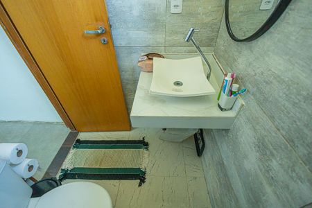 Casa à venda com 200m², 3 quartos e 5 vagasBanheiro