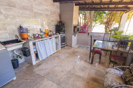 Casa à venda com 200m², 3 quartos e 5 vagasÁrea de Serviço