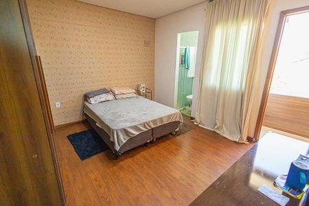 Casa à venda com 200m², 3 quartos e 5 vagasSuíte