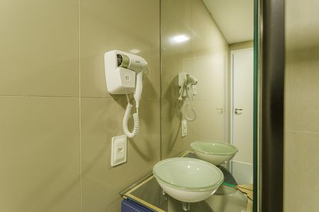 Studio para alugar com 27m², 1 quarto e sem vaga Studio para alugar com 27m², 1 quarto e sem vagaBanheiro Social