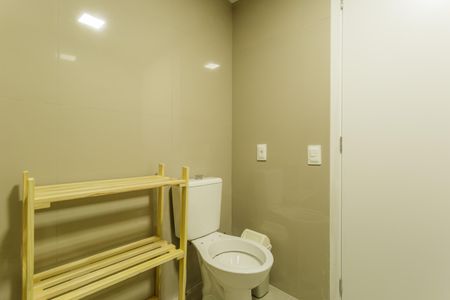 Studio para alugar com 27m², 1 quarto e sem vaga Studio para alugar com 27m², 1 quarto e sem vagaBanheiro Social