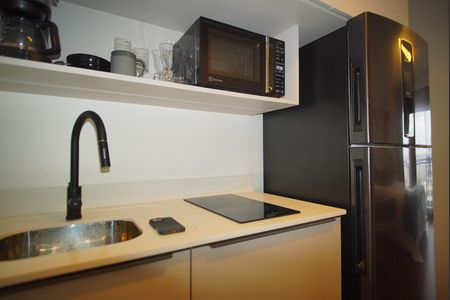 Cozinha de kitnet/studio para alugar com 1 quarto, 28m² em Boa Vista, Porto Alegre