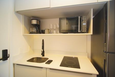 Cozinha de kitnet/studio para alugar com 1 quarto, 28m² em Boa Vista, Porto Alegre