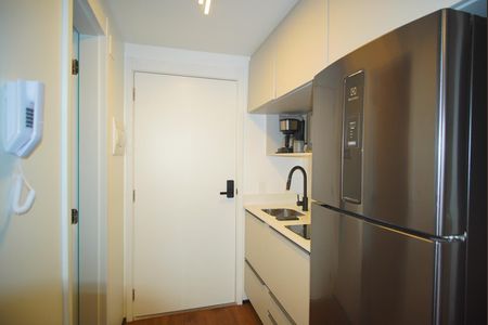 Cozinha de kitnet/studio para alugar com 1 quarto, 28m² em Boa Vista, Porto Alegre