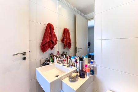 Apartamento à venda com 92m², 2 quartos e 2 vagas Apartamento à venda com 92m², 2 quartos e 2 vagasBanheiro da Suíte