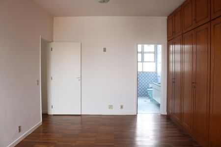 Apartamento à venda com 197m², 2 quartos e 2 vagasSuíte