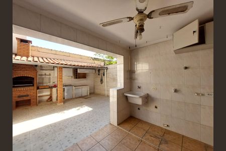 Casa à venda com 160m², 3 quartos e 1 vagaÁrea de Serviço