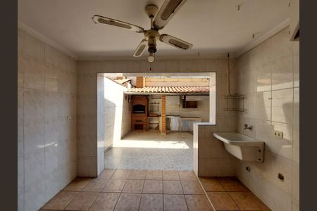 Casa à venda com 160m², 3 quartos e 1 vagaÁrea de Serviço