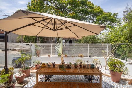 Casa para alugar com 330m², 4 quartos e 4 vagas Casa para alugar com 330m², 4 quartos e 4 vagasQuintal