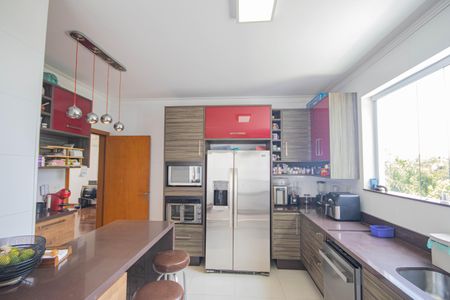 Casa para alugar com 330m², 4 quartos e 4 vagas Casa para alugar com 330m², 4 quartos e 4 vagasCozinha