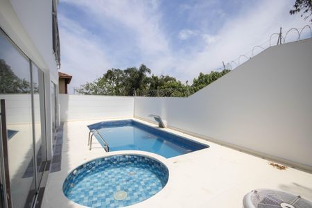 Casa para alugar com 330m², 4 quartos e 4 vagas Casa para alugar com 330m², 4 quartos e 4 vagasPiscina