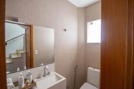 Casa para alugar com 330m², 4 quartos e 4 vagas Casa para alugar com 330m², 4 quartos e 4 vagasLavabo