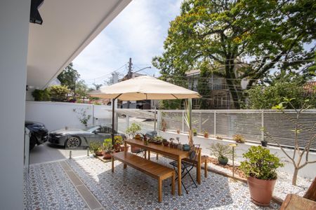 Casa para alugar com 330m², 4 quartos e 4 vagas Casa para alugar com 330m², 4 quartos e 4 vagasQuintal