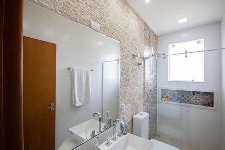 Casa para alugar com 330m², 4 quartos e 4 vagas Casa para alugar com 330m², 4 quartos e 4 vagasBanheiro da Suíte 3