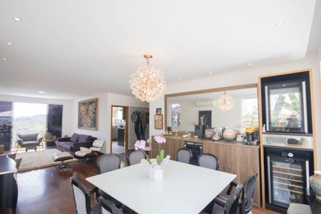 Casa para alugar com 330m², 4 quartos e 4 vagas Casa para alugar com 330m², 4 quartos e 4 vagasSala