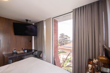 Casa para alugar com 330m², 4 quartos e 4 vagas Casa para alugar com 330m², 4 quartos e 4 vagasSuíte 2