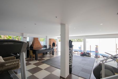 Casa para alugar com 330m², 4 quartos e 4 vagas Casa para alugar com 330m², 4 quartos e 4 vagasAcademia