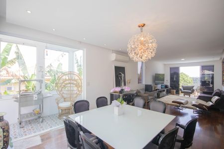 Casa para alugar com 330m², 4 quartos e 4 vagas Casa para alugar com 330m², 4 quartos e 4 vagasSala