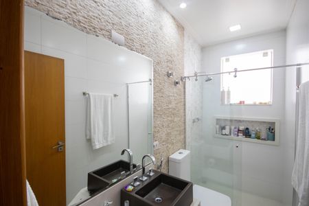 Casa para alugar com 330m², 4 quartos e 4 vagas Casa para alugar com 330m², 4 quartos e 4 vagasBanheiro da Suíte 1