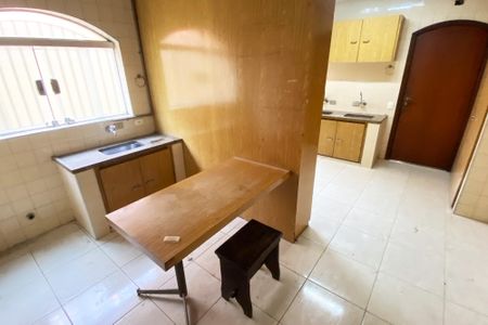 Casa à venda com 360m², 5 quartos e 8 vagas Casa à venda com 360m², 5 quartos e 8 vagasCopa