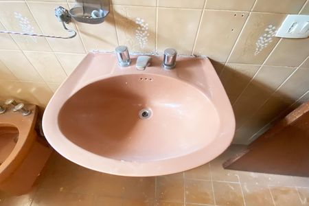 Casa à venda com 360m², 5 quartos e 8 vagas Casa à venda com 360m², 5 quartos e 8 vagasBanheiro Social 1