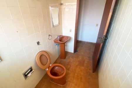 Casa à venda com 360m², 5 quartos e 8 vagas Casa à venda com 360m², 5 quartos e 8 vagasBanheiro Social 3