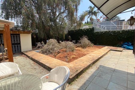 Casa à venda com 360m², 5 quartos e 8 vagas Casa à venda com 360m², 5 quartos e 8 vagasQuintal