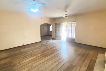 Casa à venda com 360m², 5 quartos e 8 vagas Casa à venda com 360m², 5 quartos e 8 vagasSala 1